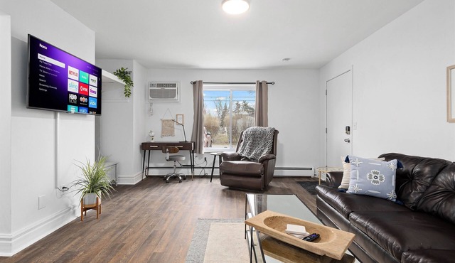 Brand New 1BR Flat | Clean & Cozy King Suite