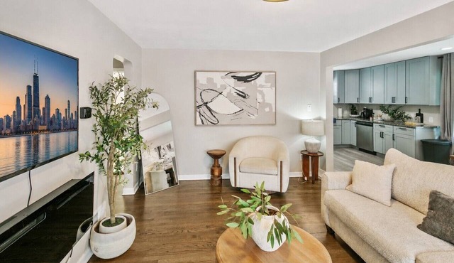 Bright & Cozy Homewood 3 Bed with Arcade Game!