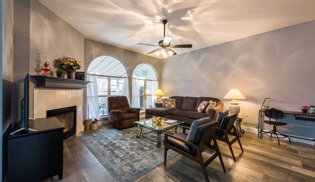 Bright Pflugerville Family Retreat in Pflugerville