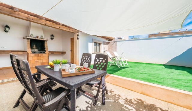 CA NA DORA - Chalet with private garden in Santanyi. Free WiFi in Santanyí