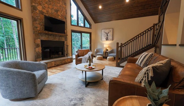 Castle Rock Lake Family Retreat, Sleeps 20