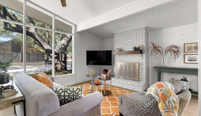 Centrally located 3 bedroom luxury retreat in Dallas