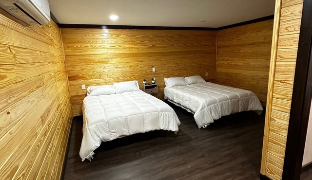 Charming 1-bedroom hotel with WiFi and AC in wonderful Timpson in Timpson