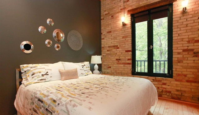 Charming 1-bedroom Roma Suite in the heart of downtown Saugatuck.