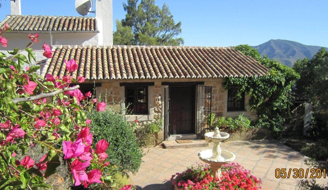 Charming 19th century stone built cottage. Magnificent location in Álora