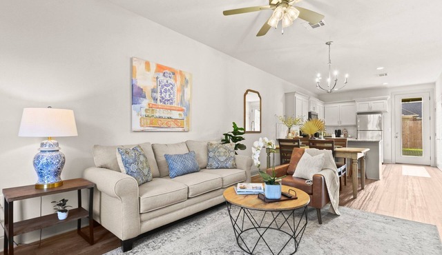 Charming 2-bedroom townhome in peaceful Watson 2 Bedroom 2.5 bath