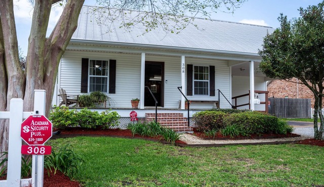 Charming 2-bedroom house in fabulous Breaux Bridge with WiFi, AC in Breaux Bridge
