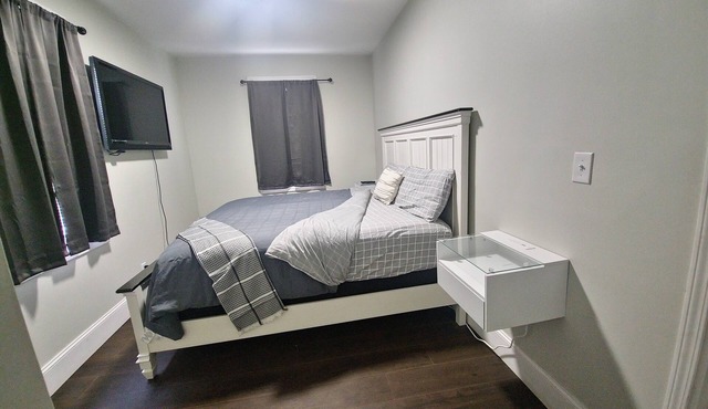 Charming 2-bedroom apartment in St. Louis with AC, WiFi, & in-unit laundry!