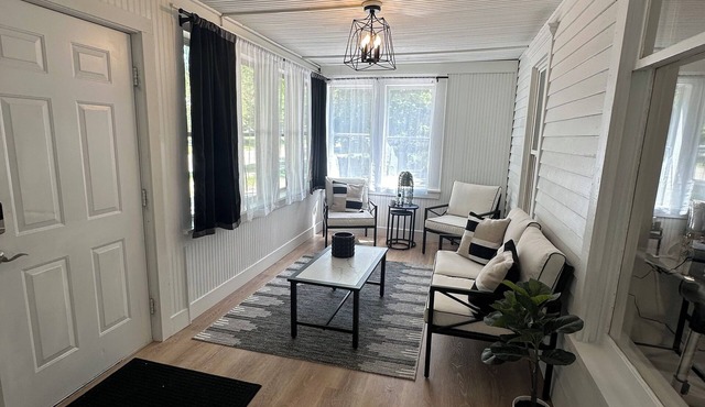 Charming 2-bedroom apartment in historical Galien with AC, WiFi fully rehabbed
