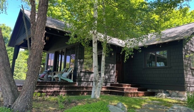 Charming 2-bedroom Guest House with Gym and Torch Lake Access in Central Lake