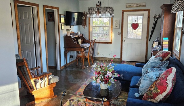 Charming 3-bedroom cottage with WiFi and AC in fantastic Riverton in Riverton