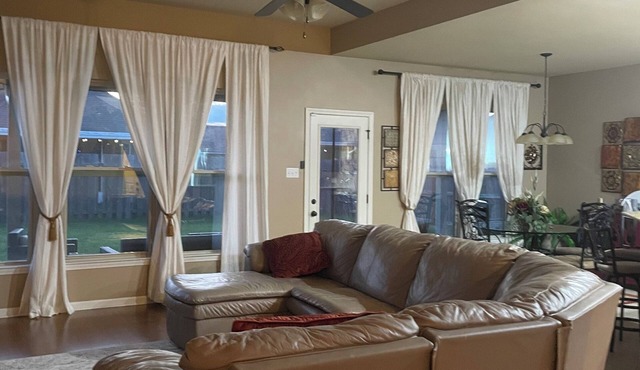 Charming 3-bedroom home near Nicholls State, min from Downtown, and hospitals