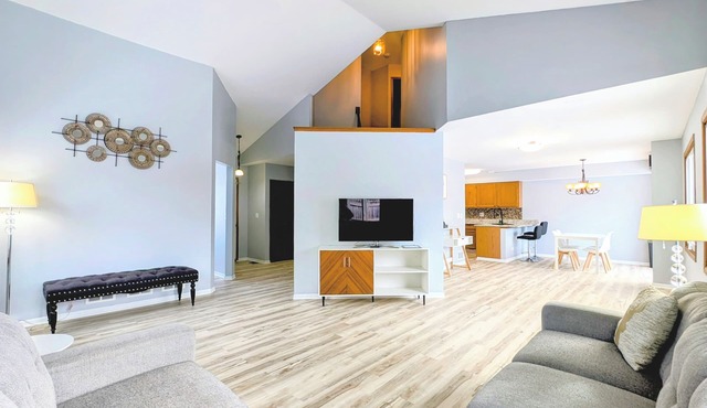 Charming 3-Bedroom Home Near South Elgin