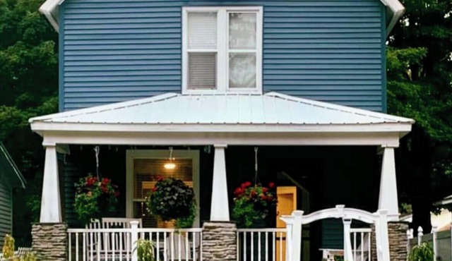 Charming 4-bedroom house sleeps 15 in the wonderful beach town of Ludington!