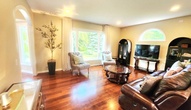 Charming 4-bedroom suburban sanctuary in Batavia