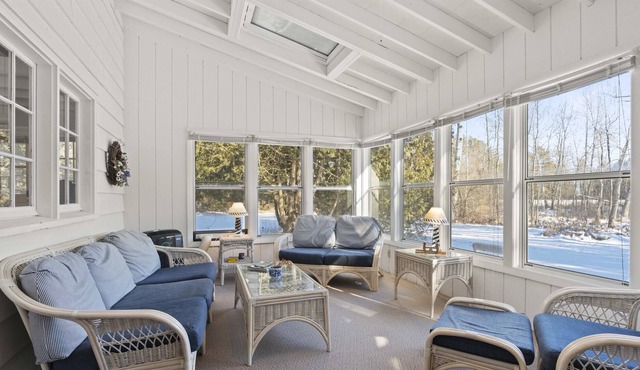 Charming Cottage - Walk to Jacksonport! -Labor Day Wknd Still Avail!