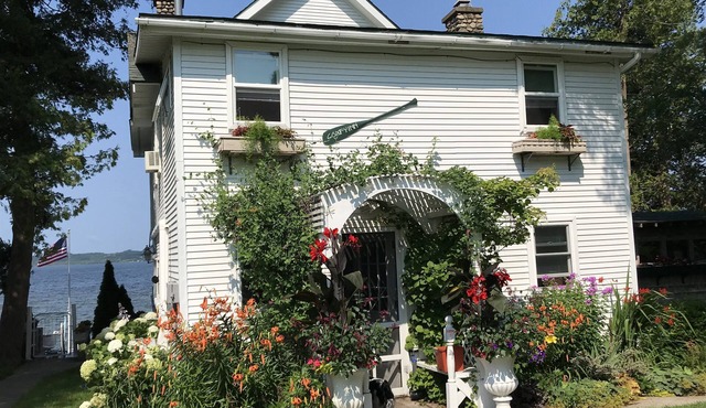 Charming, cozy cottage 10 feet from water's edge on Lake Leelanau.