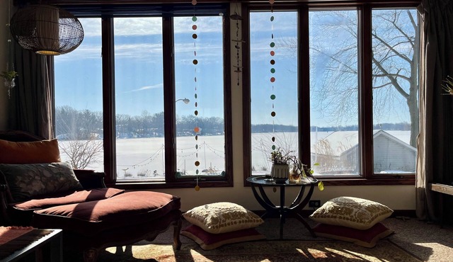 CHARMING & ECLECTIC LAKEFRONT COTTAGE- Kayak.Grill.Fish.Bonfire.Bike #Lakelife in Walkerton