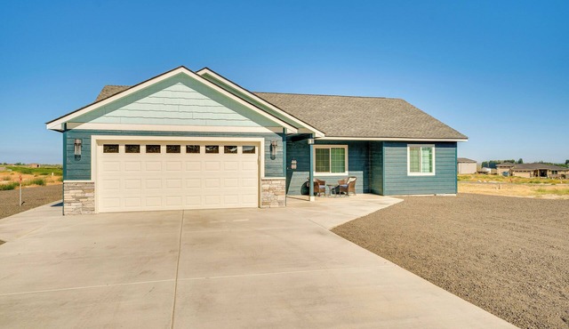 Charming Home ~ Half-Mi to Potholes State Park in Othello