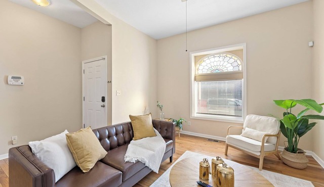 Charming KC 2BR 1 BATH Downtown Access In-Unit Laundry