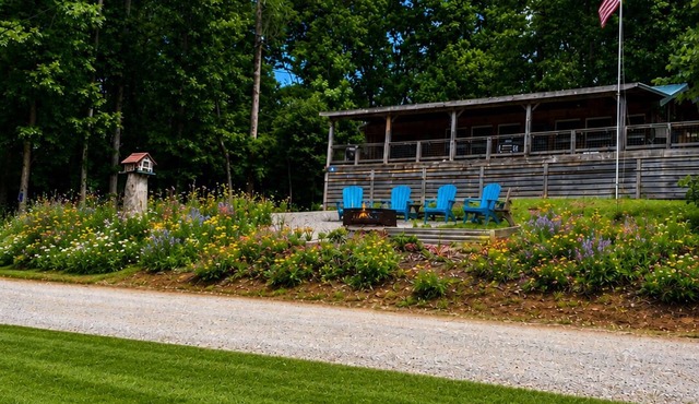 🤩 Charming Lake Side Retreat perched above scenic Faubush Creek. in Nancy