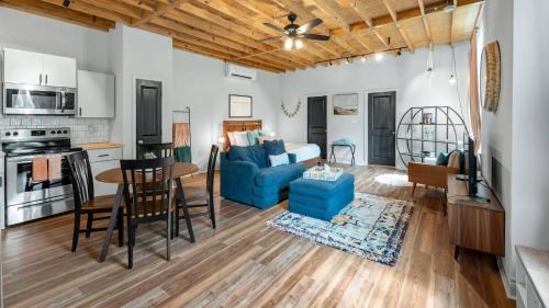 Charming & Spacious Hideaway by Downtown Bryan in Bryan