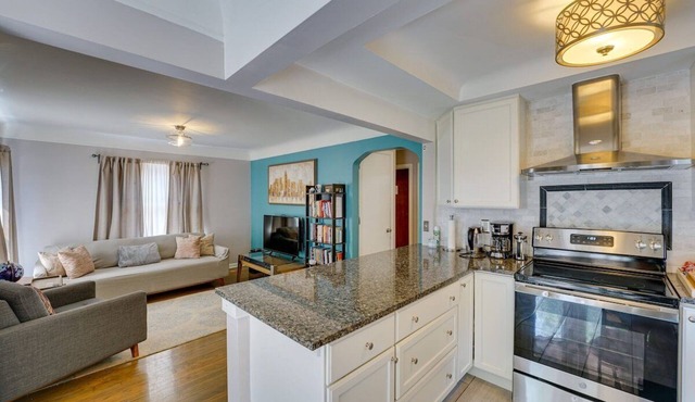 Charming & Tasteful Fully Furnished Home!