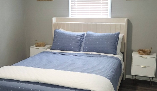 Charming upper level of 3-bedroom house in Grafton, IL