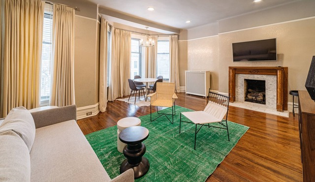 Chic & Historic Apartment Steps from Mag Mile