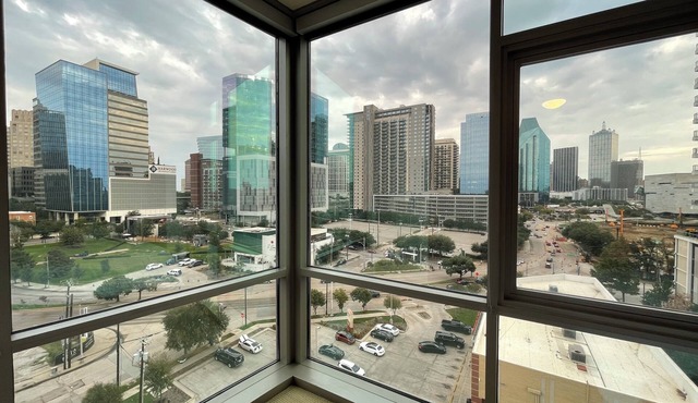 Cityscape Views at America Airline Center W/Free Parking/Stars, Mavs, Concerts in Dallas
