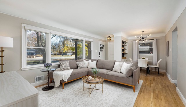 Clean & Cozy 4BR Retreat, Hot Tub, 1 Mile to DTP