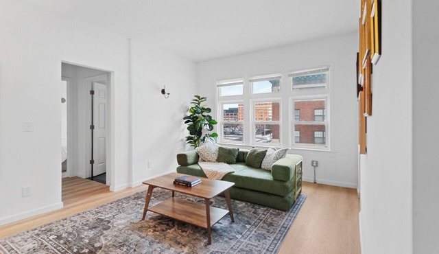 Close To Downtown | Luxury Getaway Apartment In Midtown