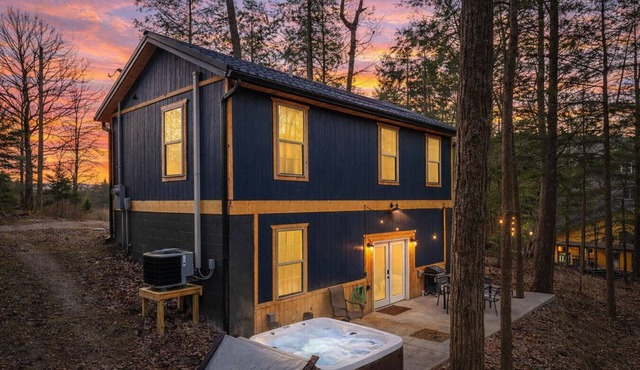Cloud 9 | Hot Tub Climbing Wall | Heart of Red River Gorge | Sleeps 4 in Gillmore