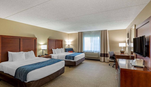 Comfort Inn & Suites Jackson - West Bend
