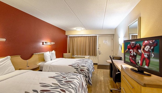 Comfortable Room Near Pro Football Hall of Fame, Just a 9 Min Drive Away in North Canton