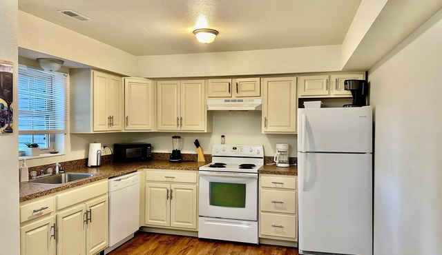Comfy 2BR: 5 Min to Fort Leonard Wood in Saint Robert