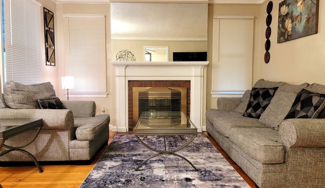 Comfy 3 Bedroom Detroit Getaway-