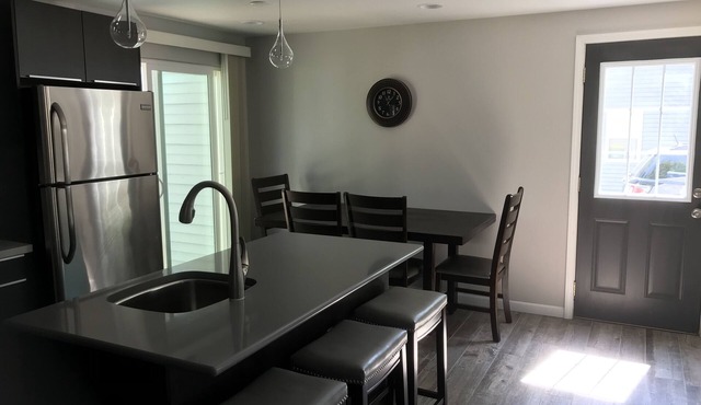 Completely Remodeled Full House 2 Blocks From Lambeau Field