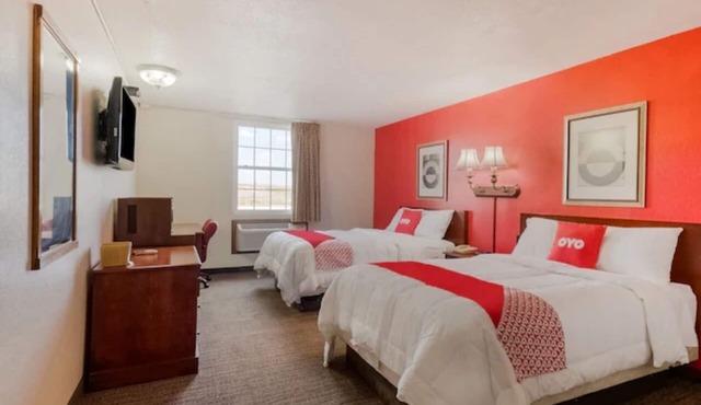Convenient Stay Near I-74 and Downtown Morton - Complimentary Self Parking! in Tazewell County