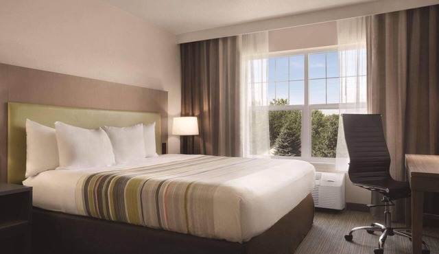 Country Inn & Suites by Radisson, Cottage Grove, MN