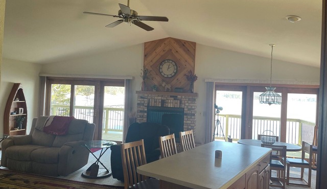 Country style 4 Bdrm with family suite, 3Ba house on Lake Metonga, Crandon WI.