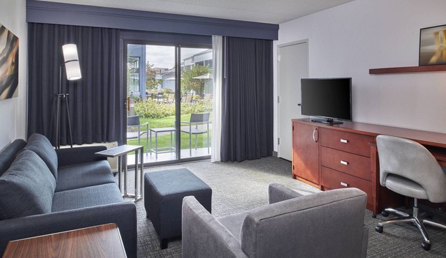 Courtyard by Marriott Detroit Troy