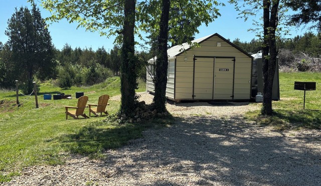 Cozy 1-bedroom cabin in wonderful Leadwood with AC
