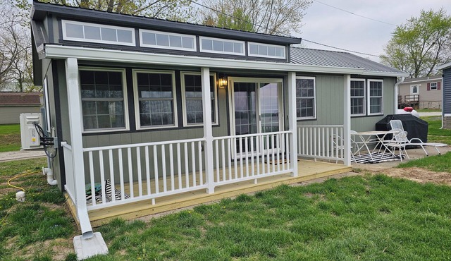 Cozy! 1-bedroom house on Lake Mattoon with dock, porch and stunning view!