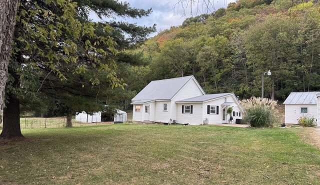 Cozy 1-bedroom in rural Illinois come relax and enjoy the tranquility.