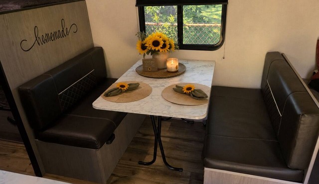 Cozy 1-bedroom recreational vehicle in gorgeous New Palestine with AC in New Palestine