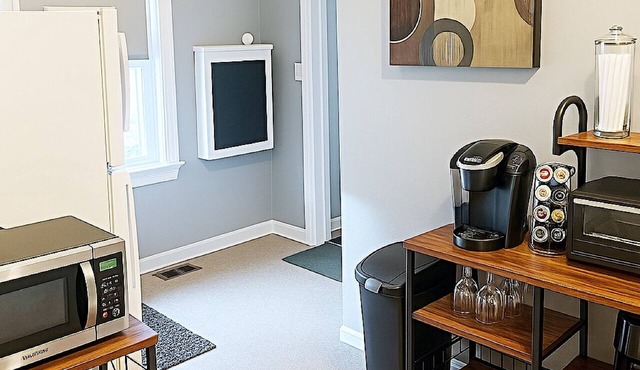 Cozy 1-bedroom with AC and WiFi in charming Shelbyville