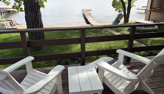 Cozy 2-bedroom cabin in Clear Lake. Up North feel but close to the Twin Cities.