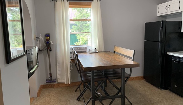 Cozy 3 bedroom home with garage & sauna in Calumet Township