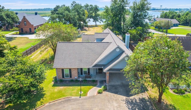 Cozy 3 BR Riverfront home in Westlake just minutes from downtown Lake Charles in Westlake